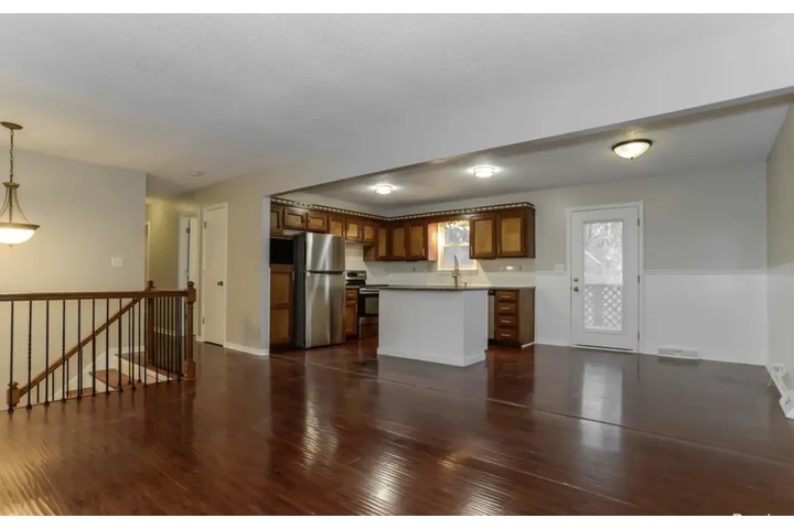 $1650 : Rent image 6