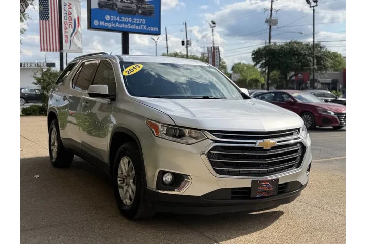 $16999 : 2019 Traverse LT Cloth image 4