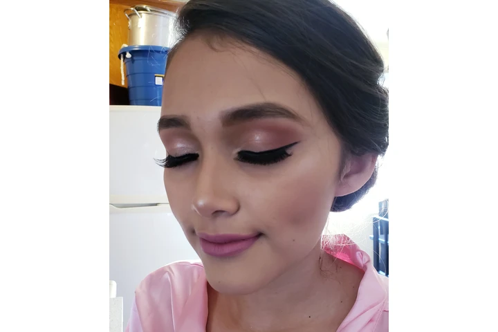 Maquillaje y Peinado image 3