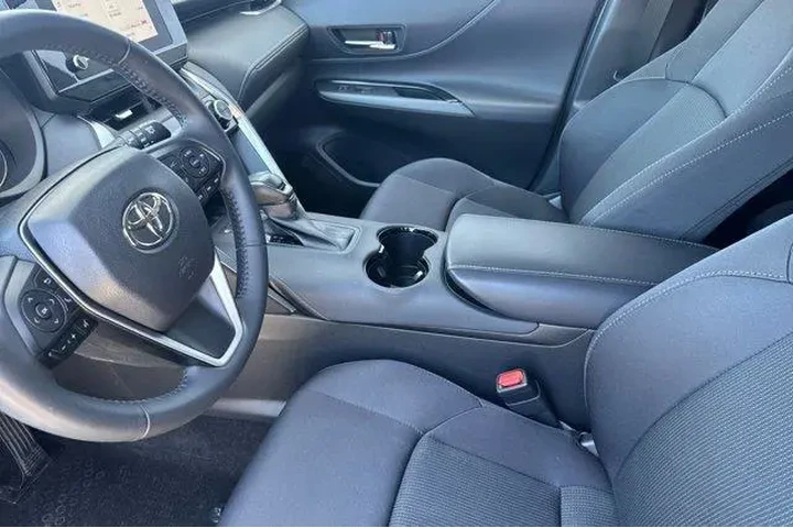 $29998 : Toyota Venza 2023 AWD LE 4dr image 10