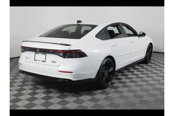 $31875 : Honda Accord Hybrid 2023 Spo image 7