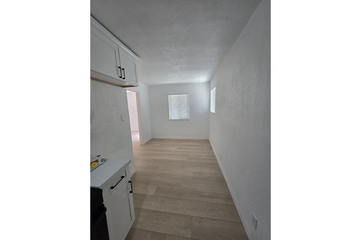 $800 : Newly remodeled single story! image 7