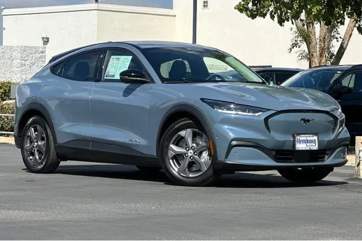 $26995 : Ford Mustang Mach-E 2023 AWD image 2