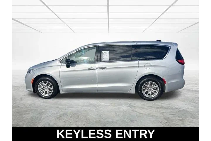 $22969 : Chrysler Pacifica 2024 Touri image 8