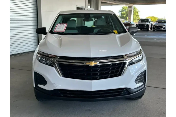 $13789 : Chevrolet Equinox 2022 LS 4d image 2