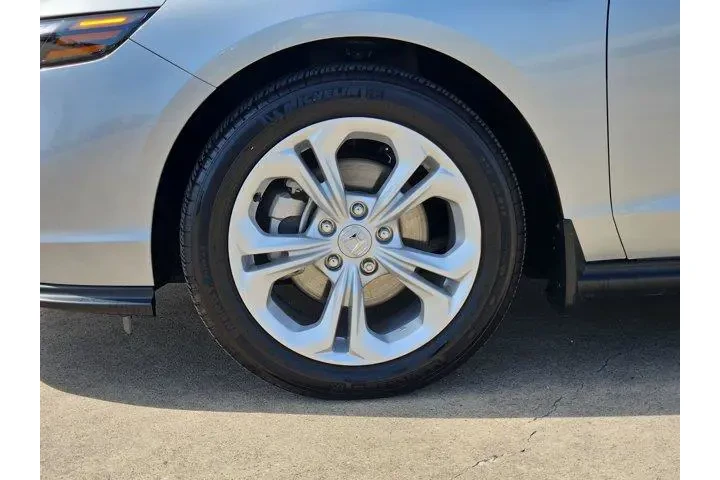 $25581 : Honda Accord 2025 LX 4dr Sed image 10