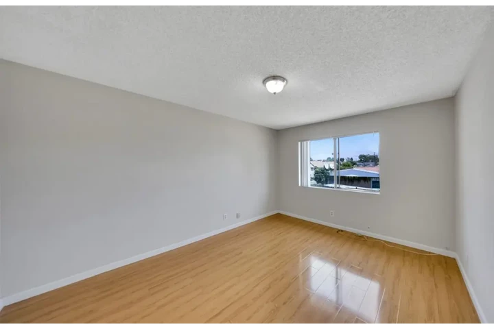 $2350 : 3Bed/2Bath Apt in Los Angeles image 7