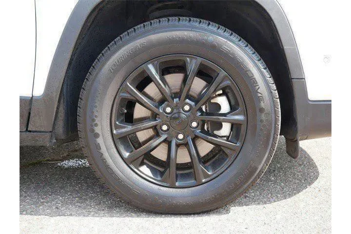 $21796 : Jeep Cherokee 2023 4x4 Altit image 9