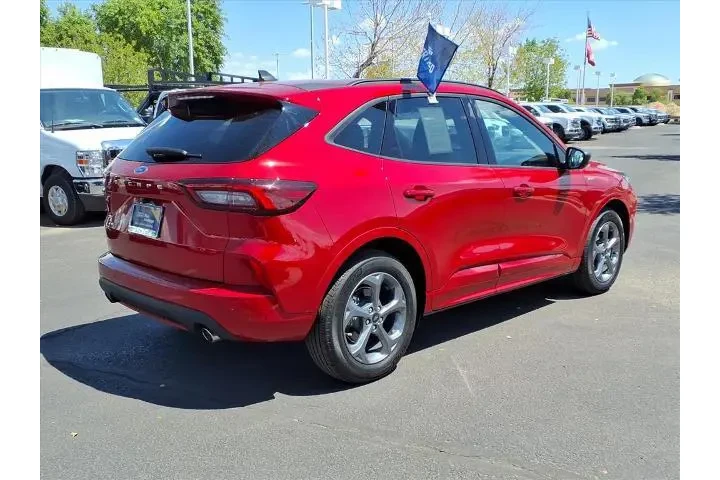 $26852 : Ford Escape 2024 ST-Line 4dr image 4