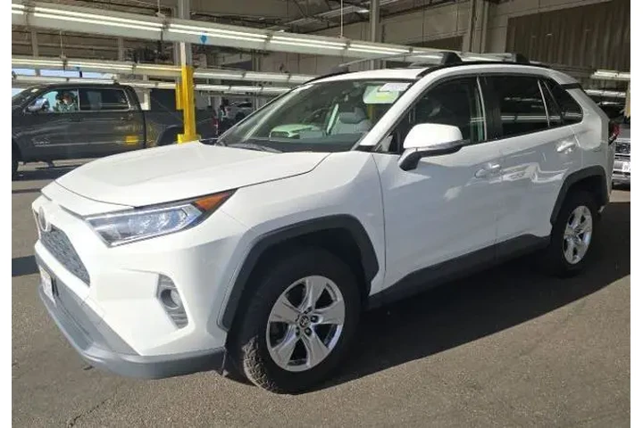 $21800 : Toyota RAV4 2019 XLE 4dr SUV image 1