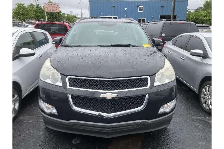 2011 Traverse LS image 4