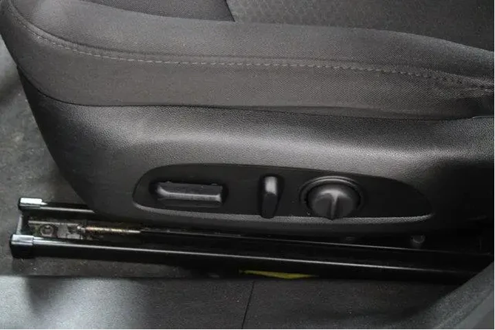 $17988 : Chevrolet Malibu 2020 RS 4dr image 7