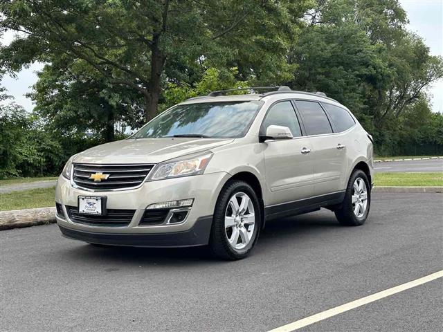 2016 Traverse LT image 4