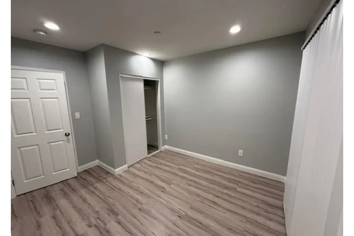 $1900 : 2BED Apt in West Gage Ave, LA image 7
