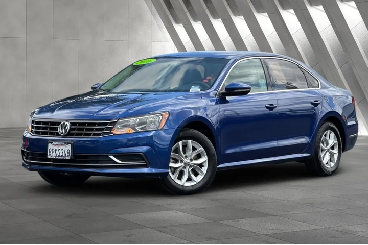 $9900 : Volkswagen Passat 2016 1.8T image 2