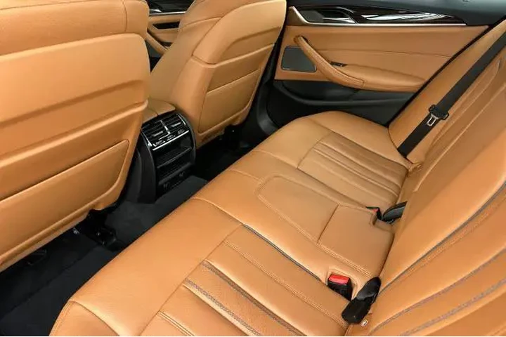 $19995 : BMW 5 Series 2019 530e iPerf image 4