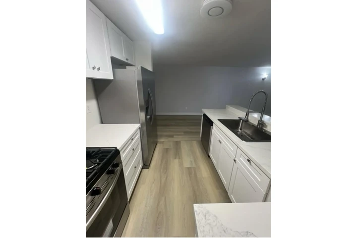 $1100 : APT CON PARKING LOS ANGELES CA image 2