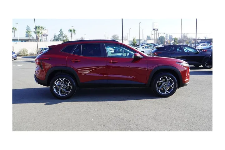 $20800 : 2025 Trax LT image 5