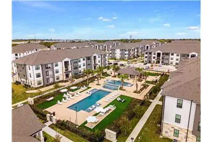 $2375 : Rental property with 3 bedro image 2