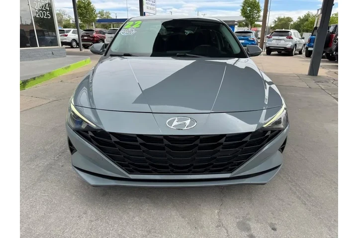 2022 Elantra image 2