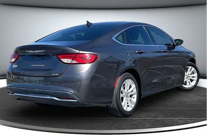 $9000 : Chrysler 200 2016 Limited 4d image 6