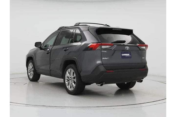 $28998 : Toyota RAV4 2021 XLE Premium image 2