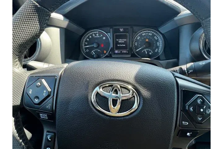$38995 : Toyota Tacoma 2021 4x4 TRD S image 10