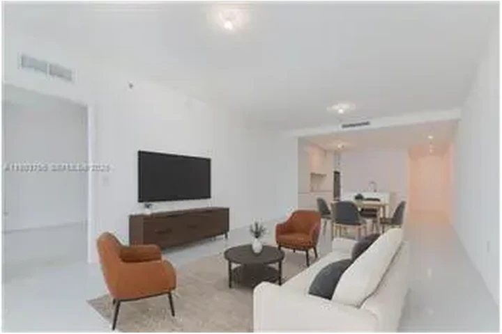 $10000 : Rental property with 3 bedro image 5