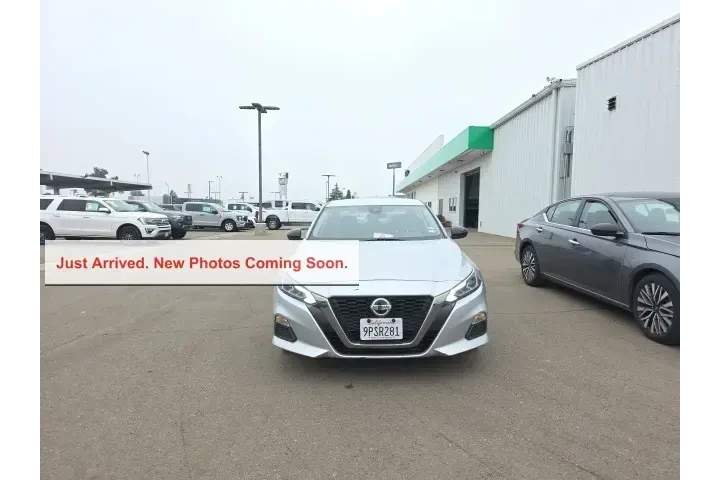 $17300 : Nissan Altima 2022 2.5 SR 4d image 2