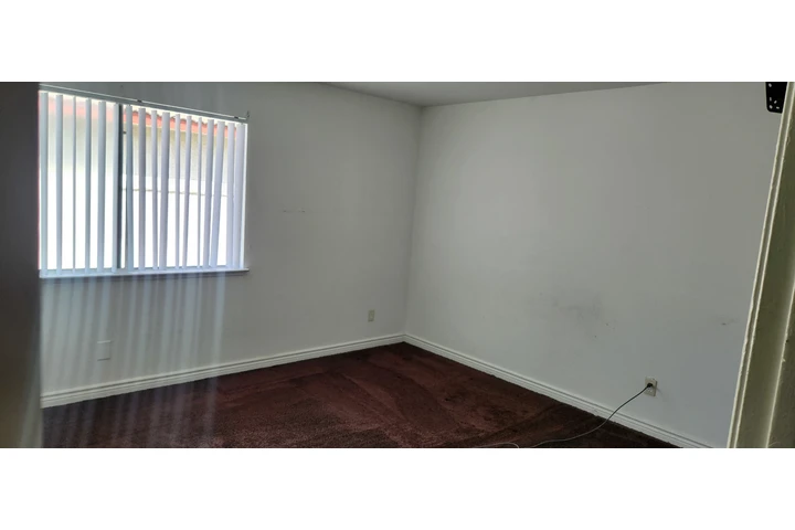 $1 : Rento recamara image 4