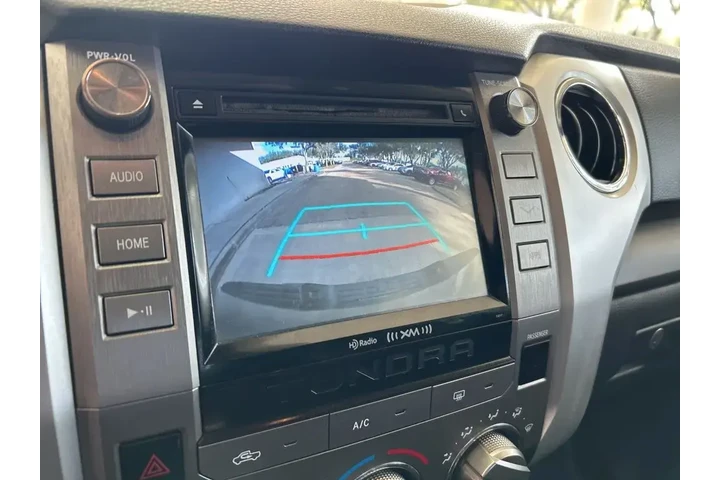 $27504 : Toyota Tundra 2017 4x4 SR5 4 image 9