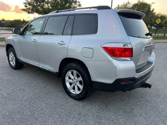 $9400 : 2011 Highlander SE image 8