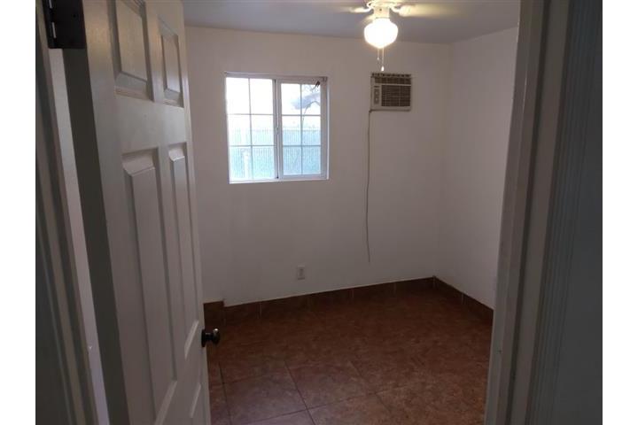 $2500 : RENTO CASA EN POMONA/91766 image 5