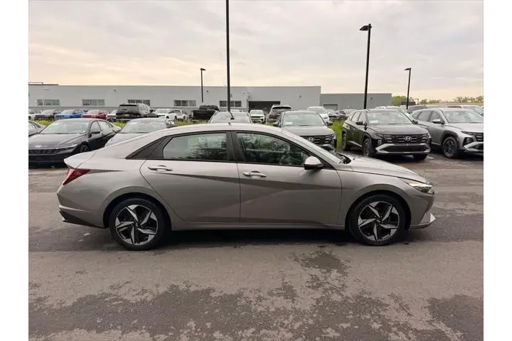$20900 : Hyundai ELANTRA 2023 SEL 4dr image 2