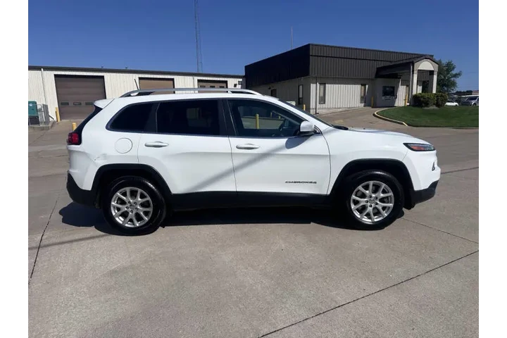 $8900 : 2016 Cherokee Latitude image 7