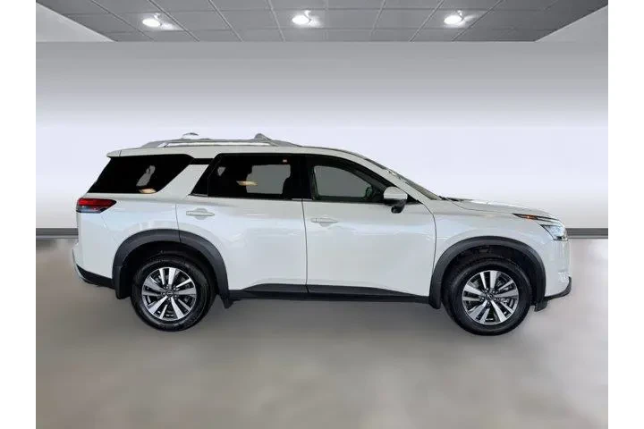 $33999 : Nissan Pathfinder 2024 AWD S image 8