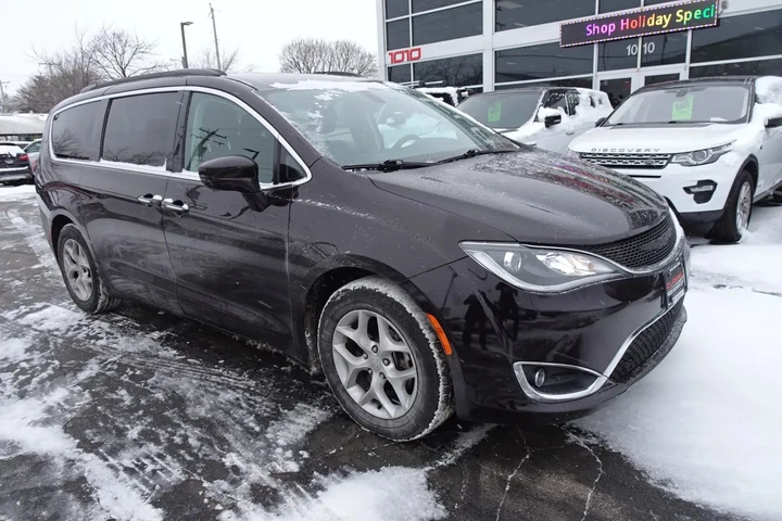 $14995 : 2018 PACIFICA image 4