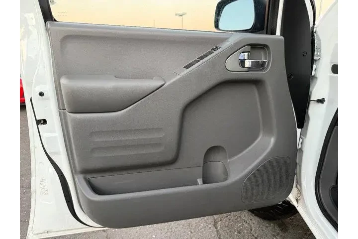 $10606 : Nissan Frontier 2015 4x2 S 4 image 9