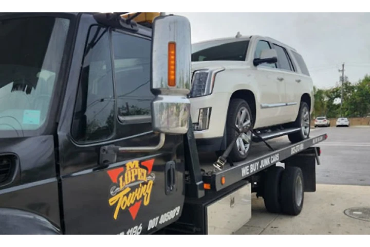 M Lopez Towing image 4