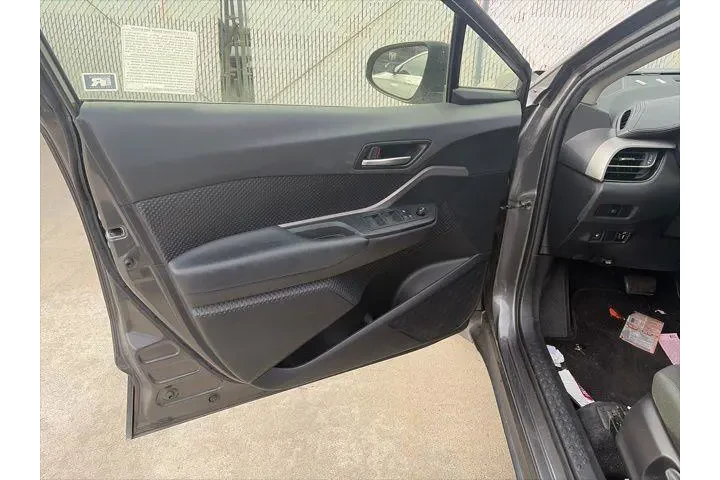 $16700 : Toyota C-HR 2020 LE 4dr Cros image 10