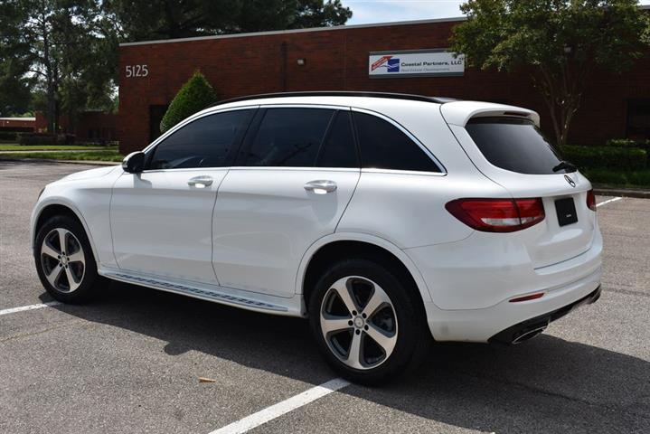 2016 Mercedes-Benz GLC 300 image 10