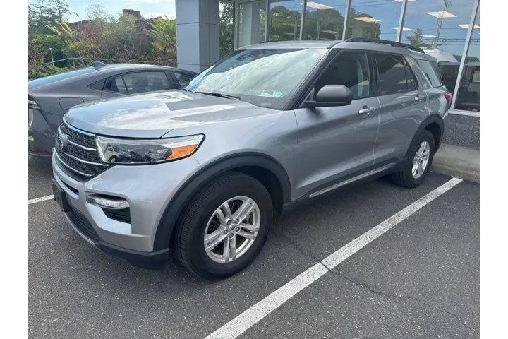 $30895 : Ford Explorer 2022 AWD XLT 4 image 2