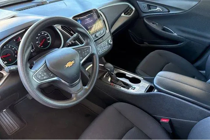$16477 : Chevrolet Malibu 2024 LT 4dr image 5