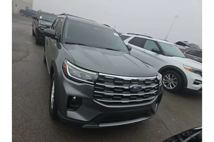 $31999 : Ford Explorer 2025 Active 4d image 2