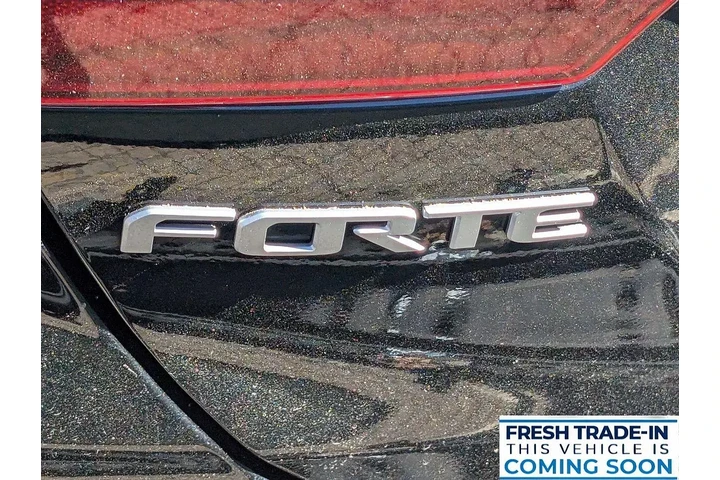 $18327 : Kia Forte 2023 LXS 4dr Sedan image 7