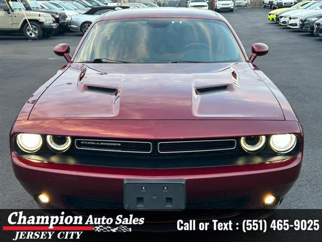 Used 2017 Challenger GT Coupe image 2