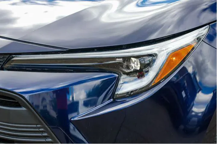 $23998 : Toyota Corolla Hybrid 2024 L image 8