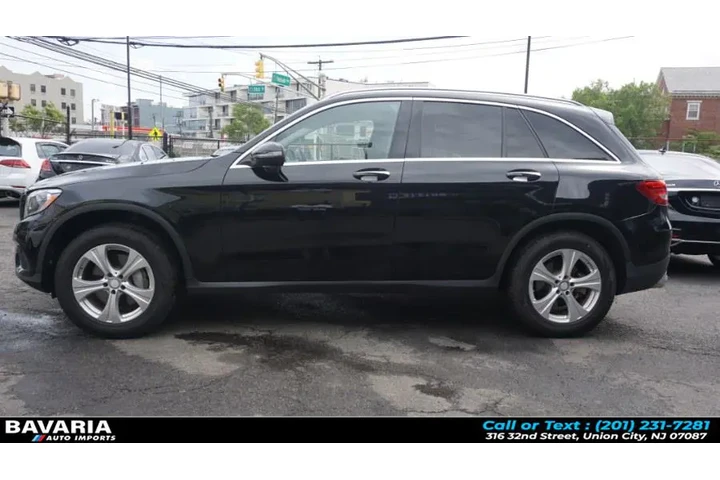 $15888 : 2016 GLC 4MATIC 4dr GLC 300 image 4