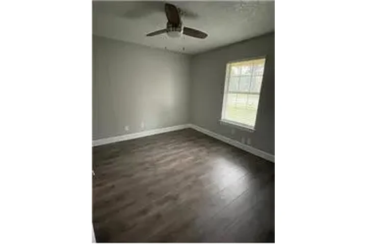$675 : Rental property with 1 bedro image 7