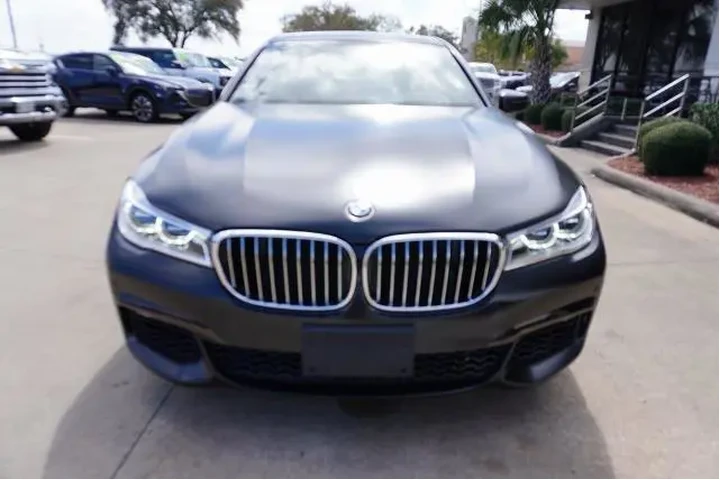 $32988 : BMW 7 Series 2018 750i 4dr S image 2
